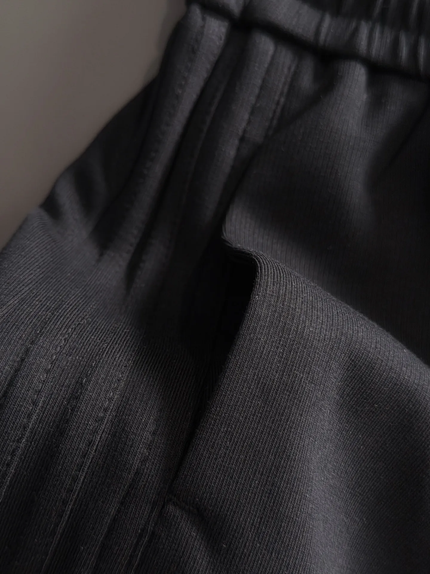 Next day shipment LP high quality Loro Piana 26ss autumn and winter new high-quality trousers Compare real-life details at will A perfect choice for autumn and winter. A must-have item. Sizes: M to 3XL (please state your height and weight when placing an order)